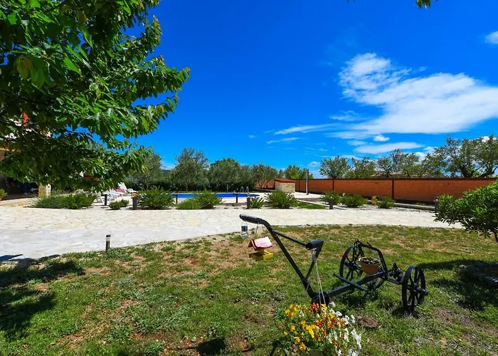 Ivana Zadarvillas Βίλα