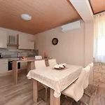 Ivana Zadarvillas Lisicici
