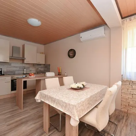 Ivana Zadarvillas Lisicici